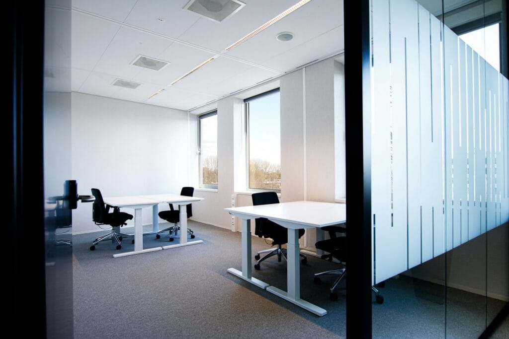 Modular office partition system optimising small office space